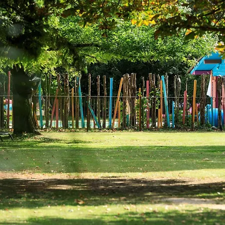 Alojamento de Acomodação e Pequeno-almoço Domaine De Rhodes 3*